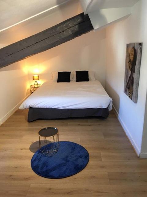 O Petit Nice Neuville-sur-Saone Exterior photo